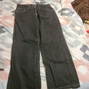 137125 GEZER designer jeans 100% cotton size 36. One leg has some issues. See pi